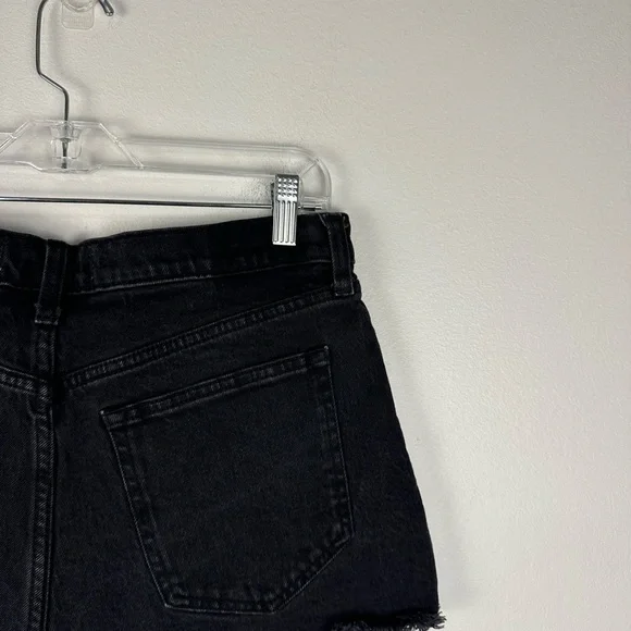 Abercrombie and Fitch Black High Rise Denim Mom Short Women’s Sz 29 - Picture 7 of 8